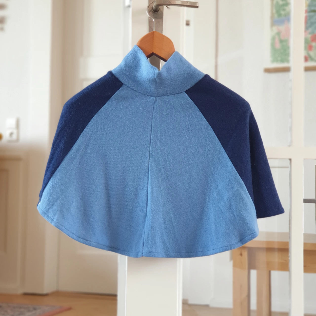 Kaschmir-Stillcape blau/dunkelblau